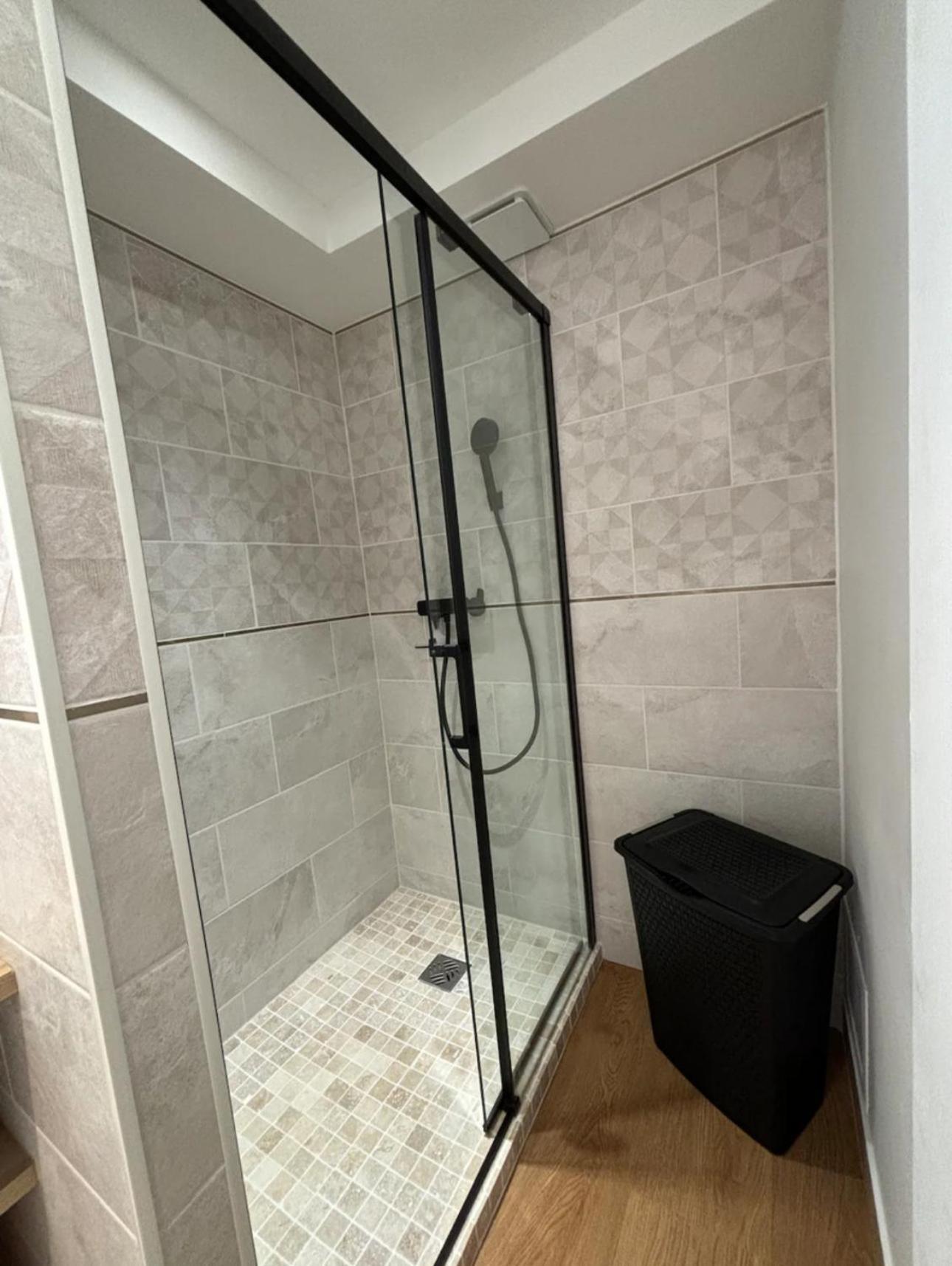 Location D'Un Superbe Appartement Avec Piscine Roquebrune-sur Argens Bagian luar foto